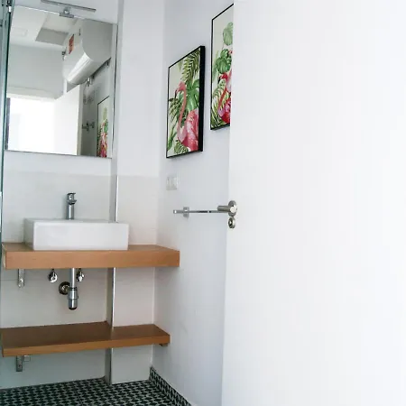 Stylish 2 Bedroom Near Alcaravaneras Beach Apartment